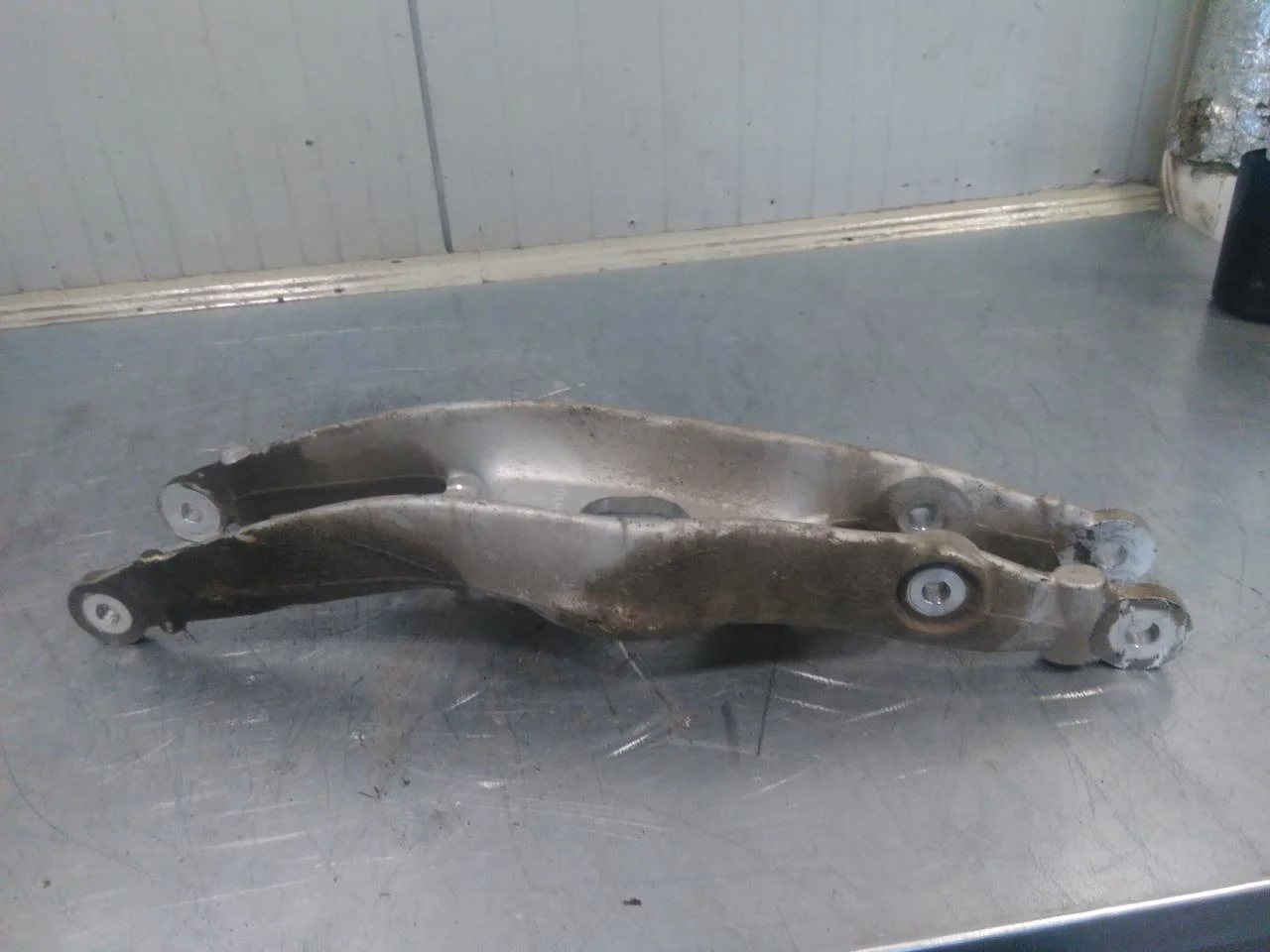 Mercedes EQS SUV X296 2022- Control arm, rear right view 3