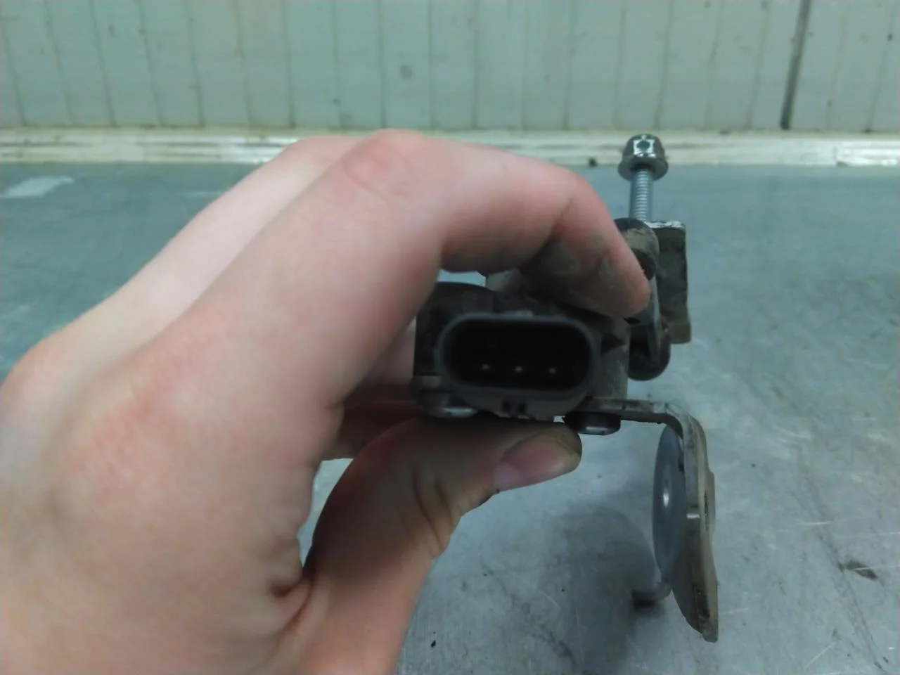 Mercedes EQS SUV X296 2022- Level control / air suspension sensor view 3