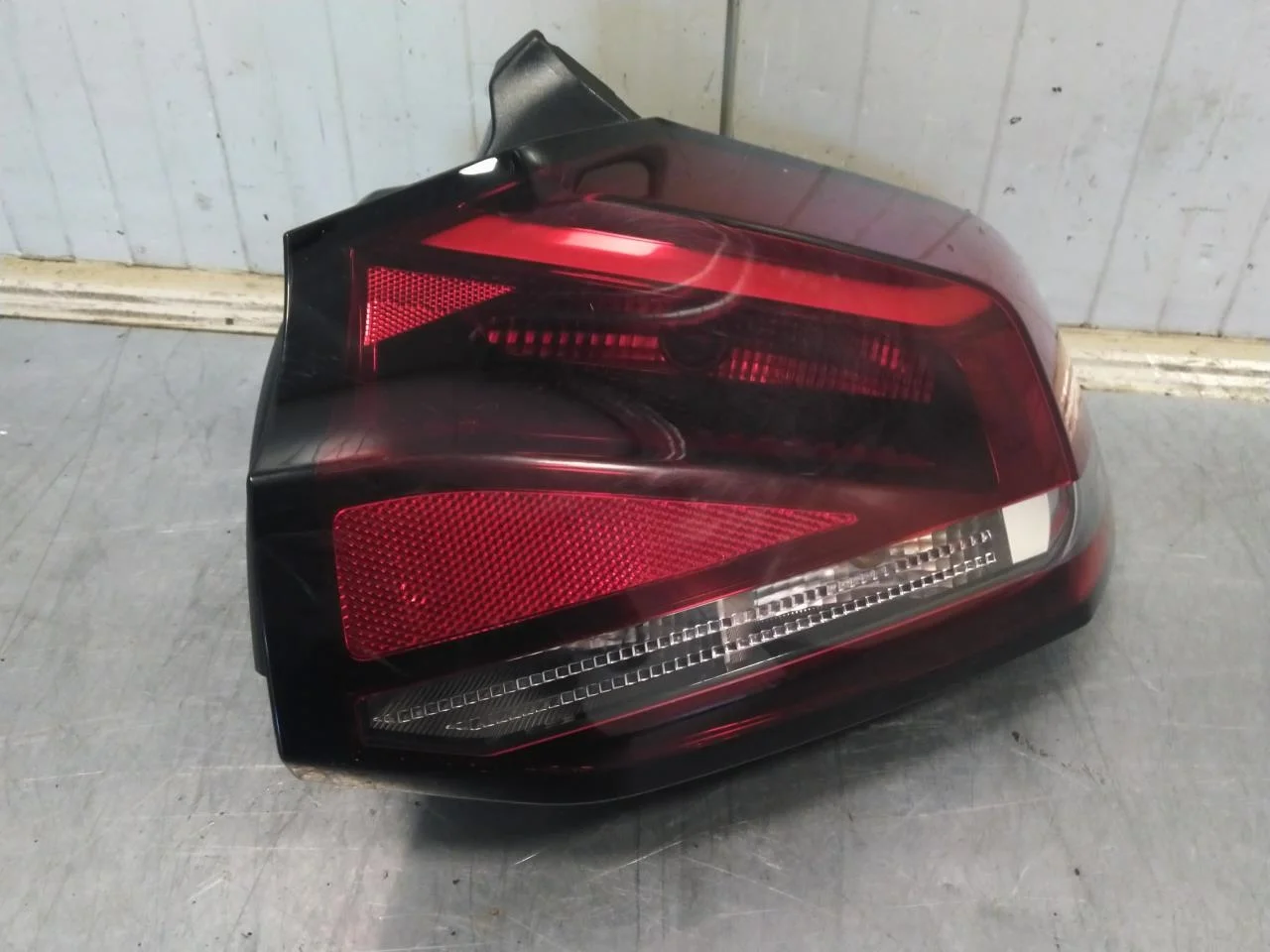 Citroen C4/E-C4 C4X/E-C4X 21->> Lampă spate dreapta