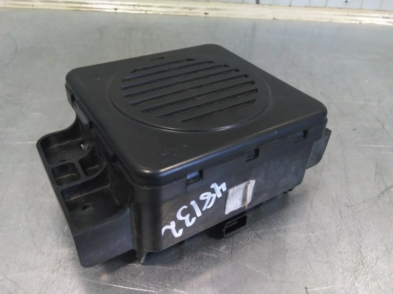 Kia SOUL 2009- Difuzor sunet motor