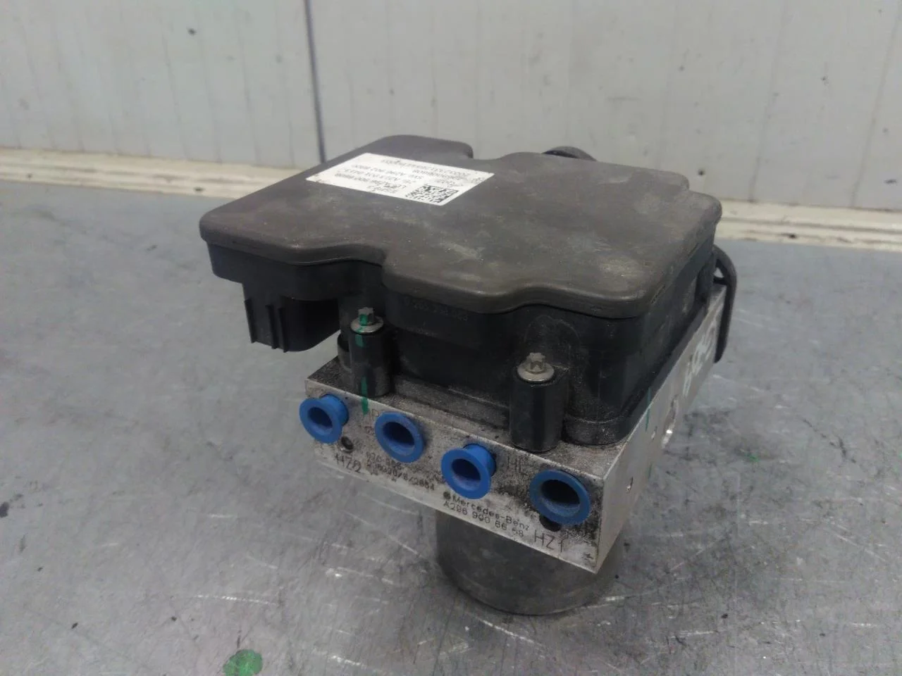Mercedes EQS SUV X296 2022- ABS hydraulic unit view 2