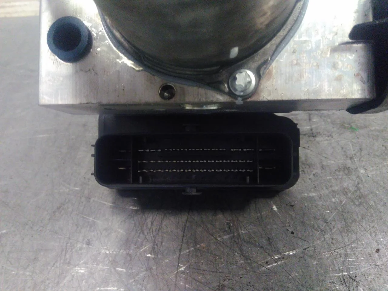 Mercedes EQS SUV X296 2022- ABS hydraulic unit view 4