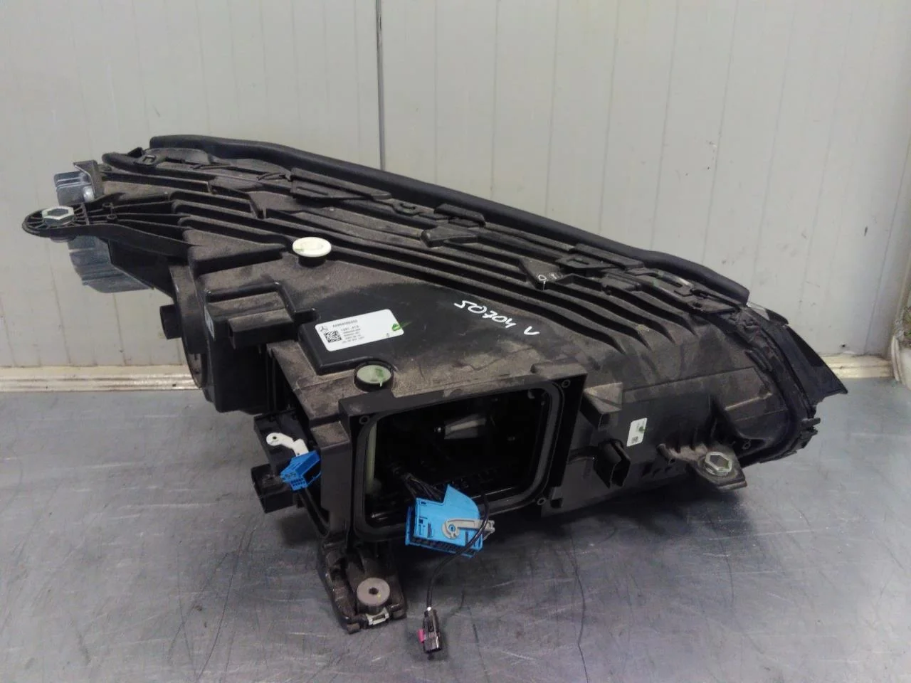 Mercedes EQS SUV X296 2022- Left headlight view 3