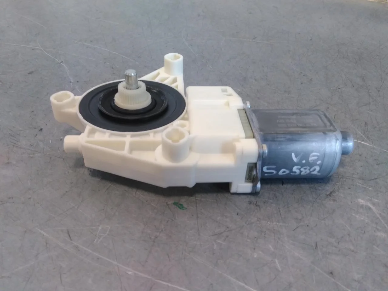 Mercedes V W447//W640/W448 2014- Window regulator motor view 2