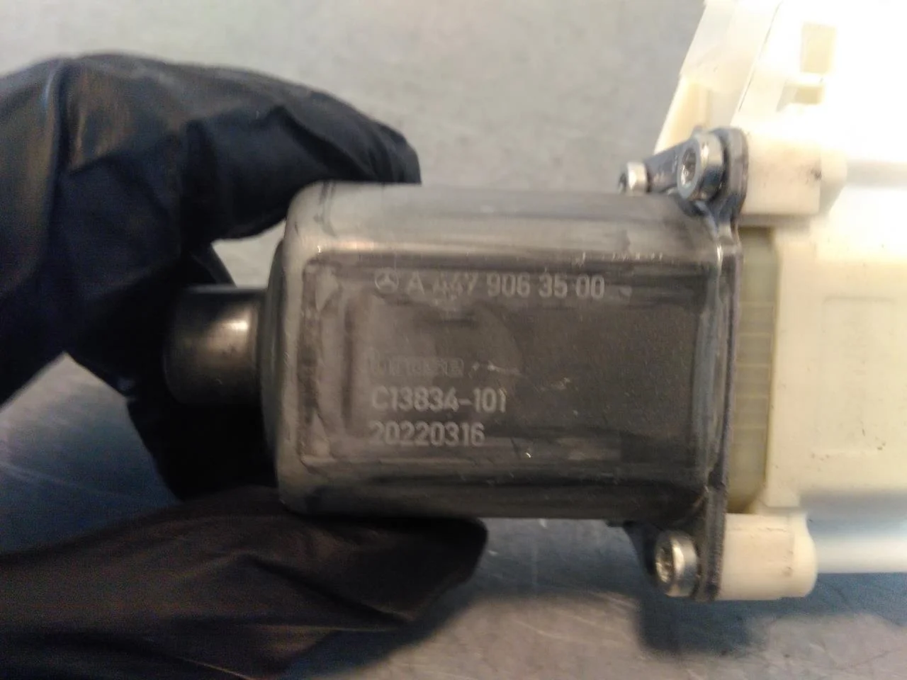 Mercedes V W447//W640/W448 2014- Window regulator motor view 3