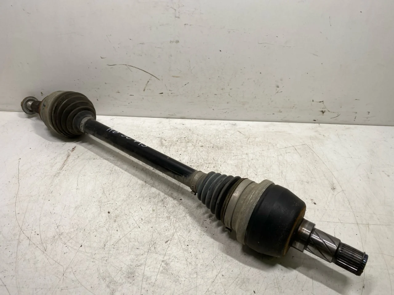 Hongqi E-HS9 2022- Rear right driveshaft view 2
