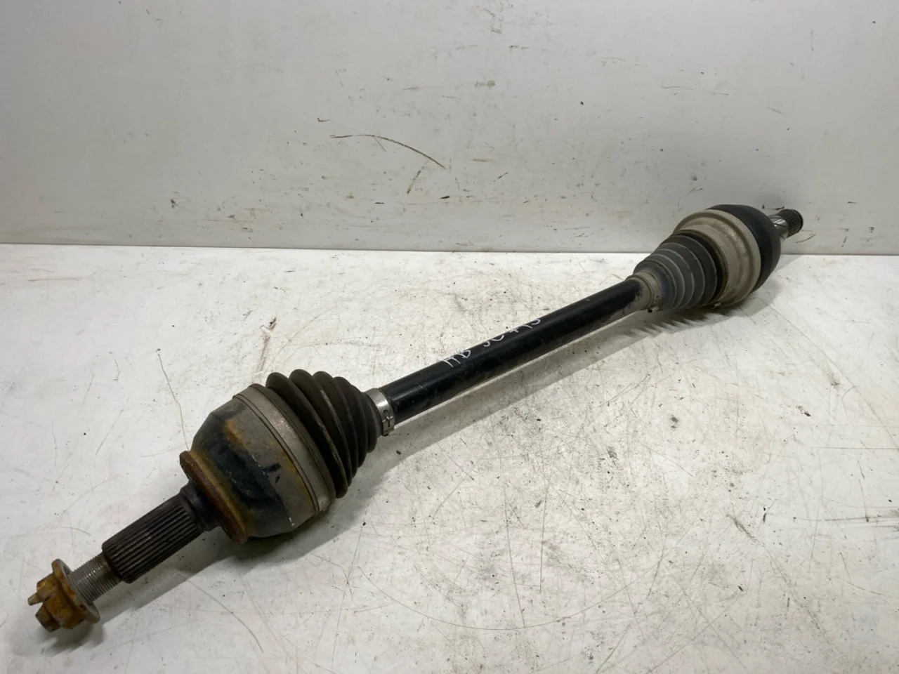 Hongqi E-HS9 2022- Rear right driveshaft view 3