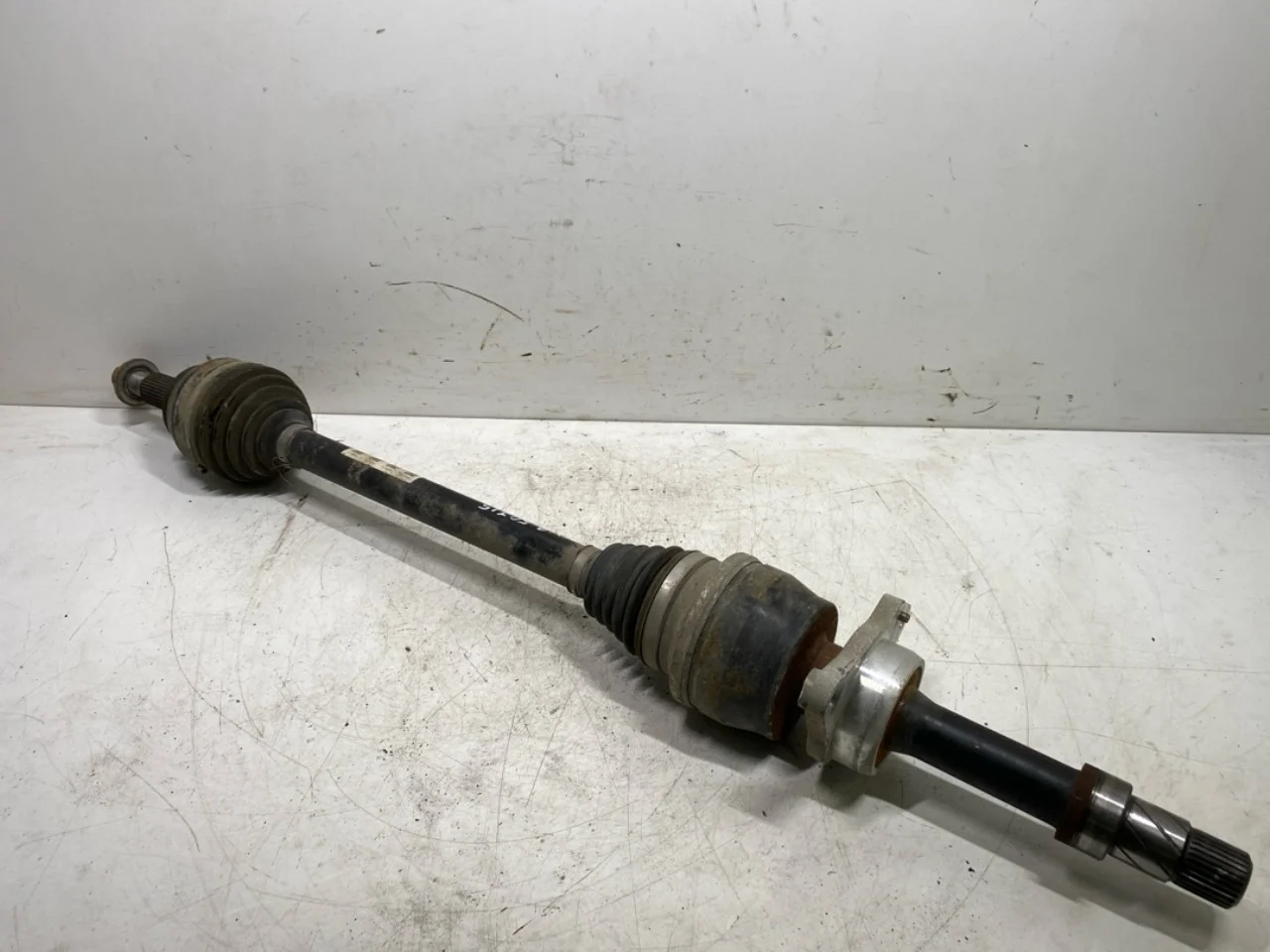 Hongqi E-HS9 2022- Rear left driveshaft view 2