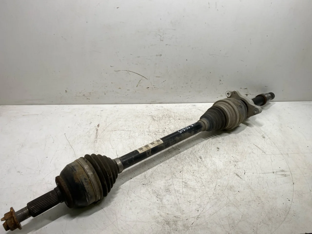 Hongqi E-HS9 2022- Rear left driveshaft view 3