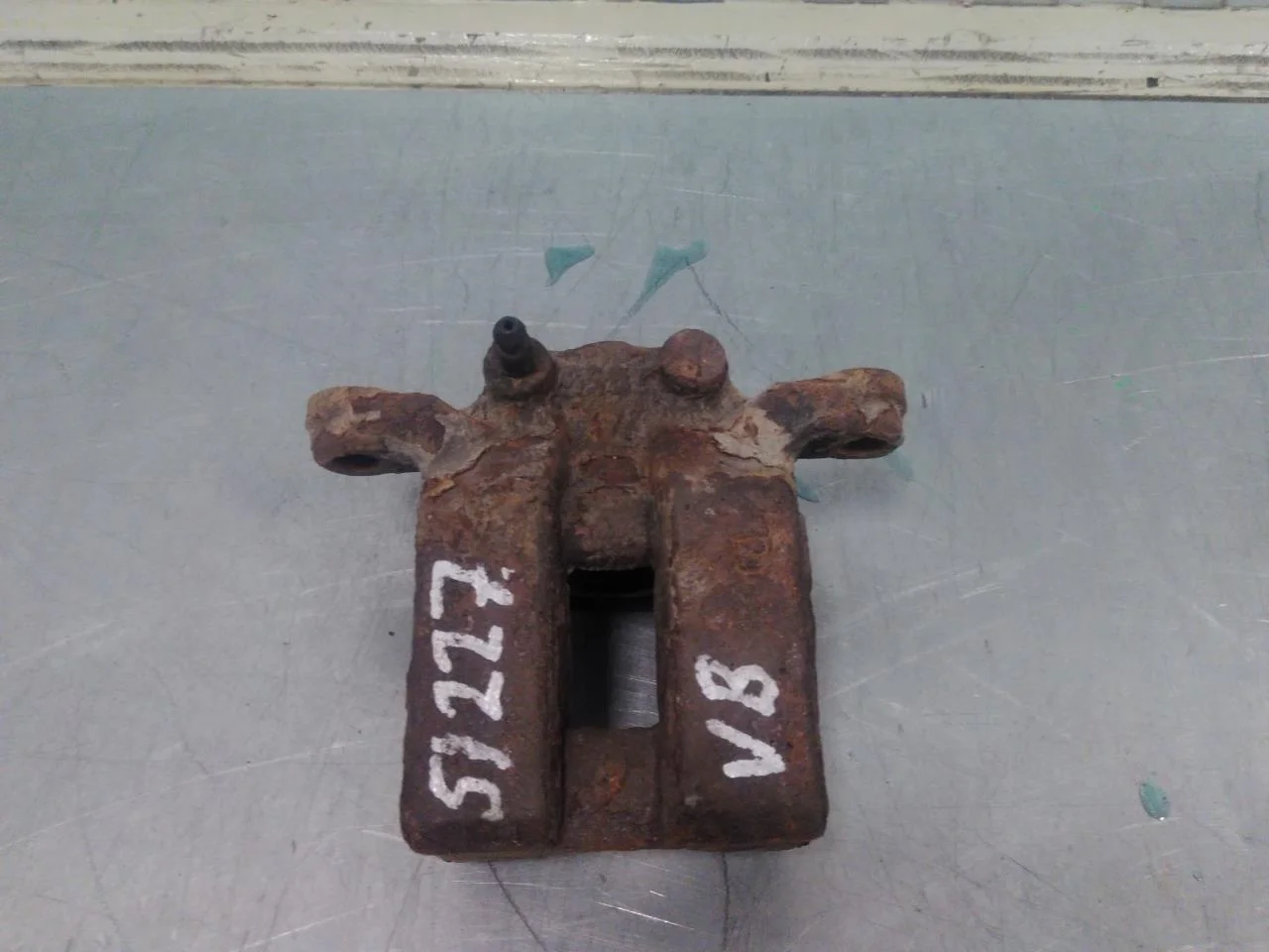 Nissan LEAF 2011-17 Rear left brake caliper view 2