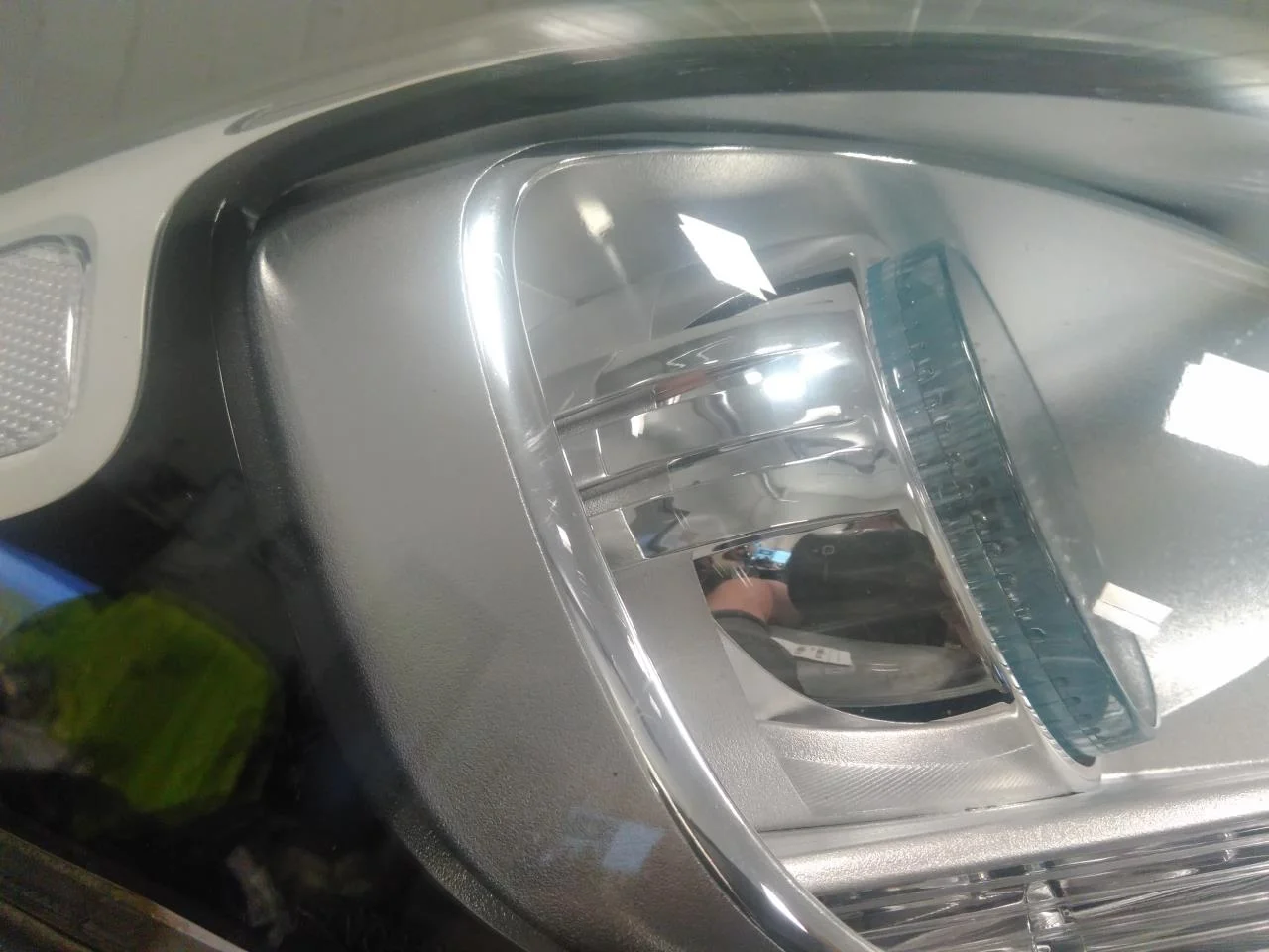 Kia SOUL 2009- Right headlight view 2