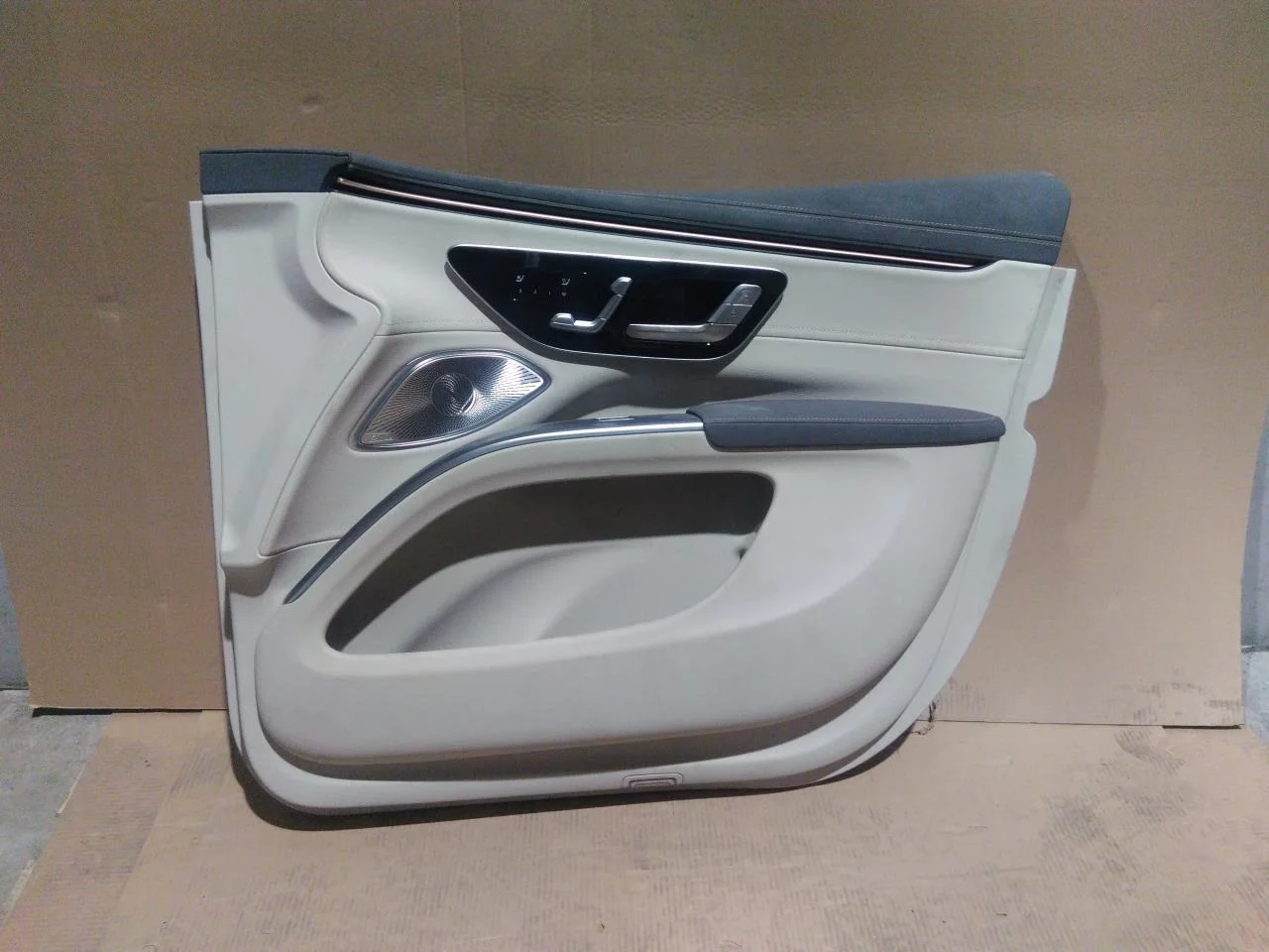 Mercedes EQS SUV X296 2022- Ajtókárpit, jobb