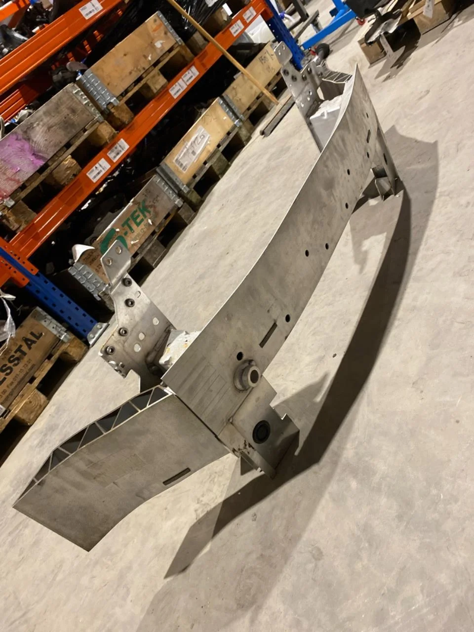Fisker OCEAN Bumper reinforcement beam, front view 4