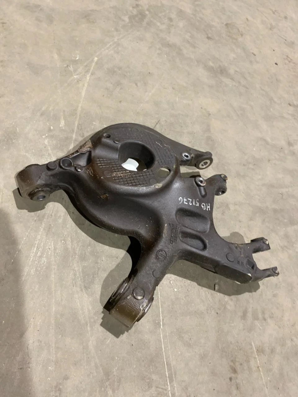 Fisker OCEAN Control arm, rear right view 3