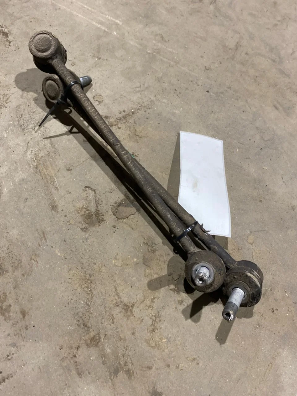 Fisker OCEAN Front stabilizer bar view 2