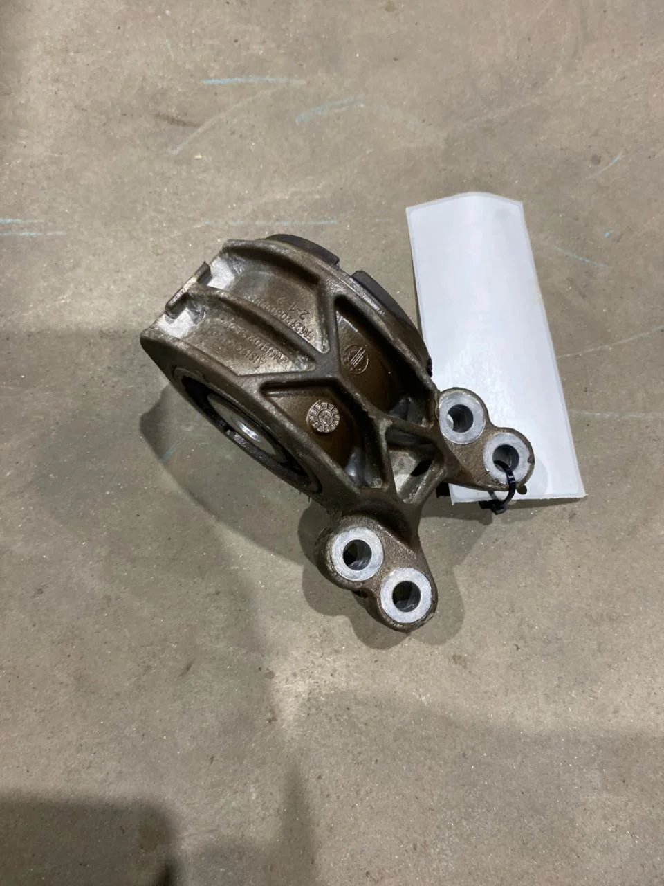 Fisker OCEAN Engine mount, steel / aluminum view 2