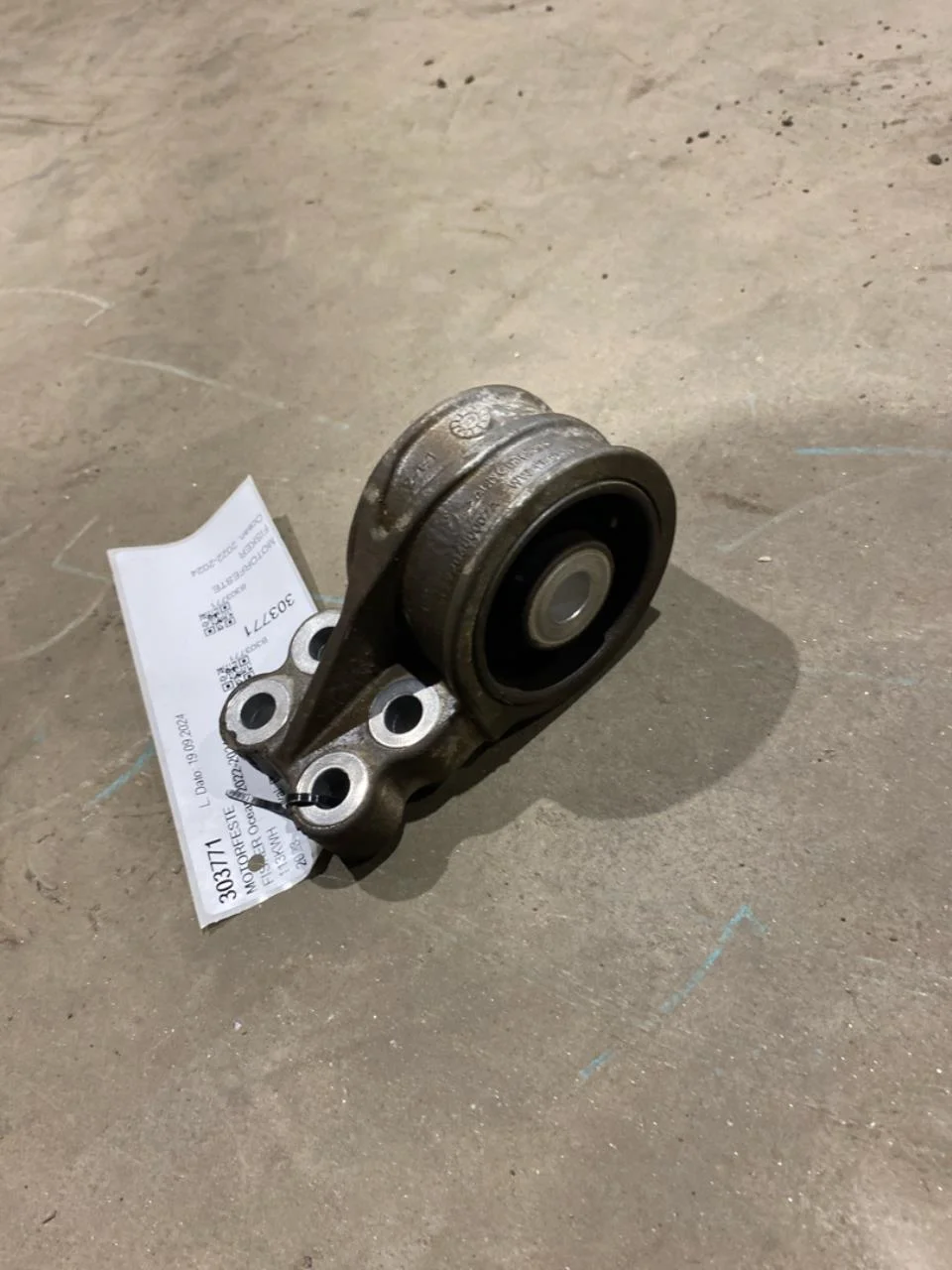 Fisker OCEAN Engine mount, steel / aluminum view 2