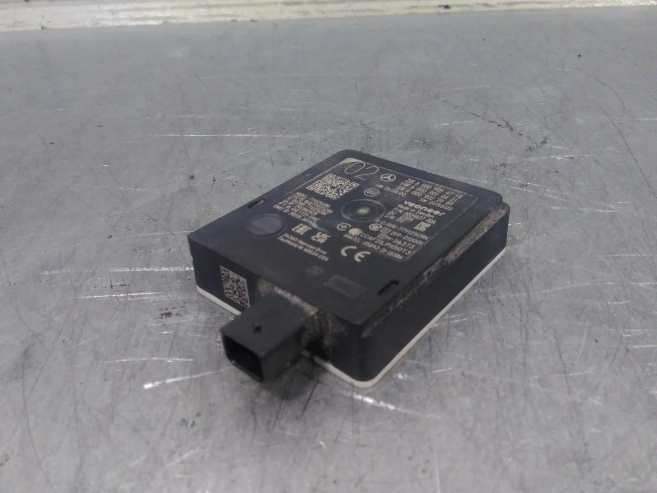 Mercedes EQS SUV X296 2022- Active collision protection sensor