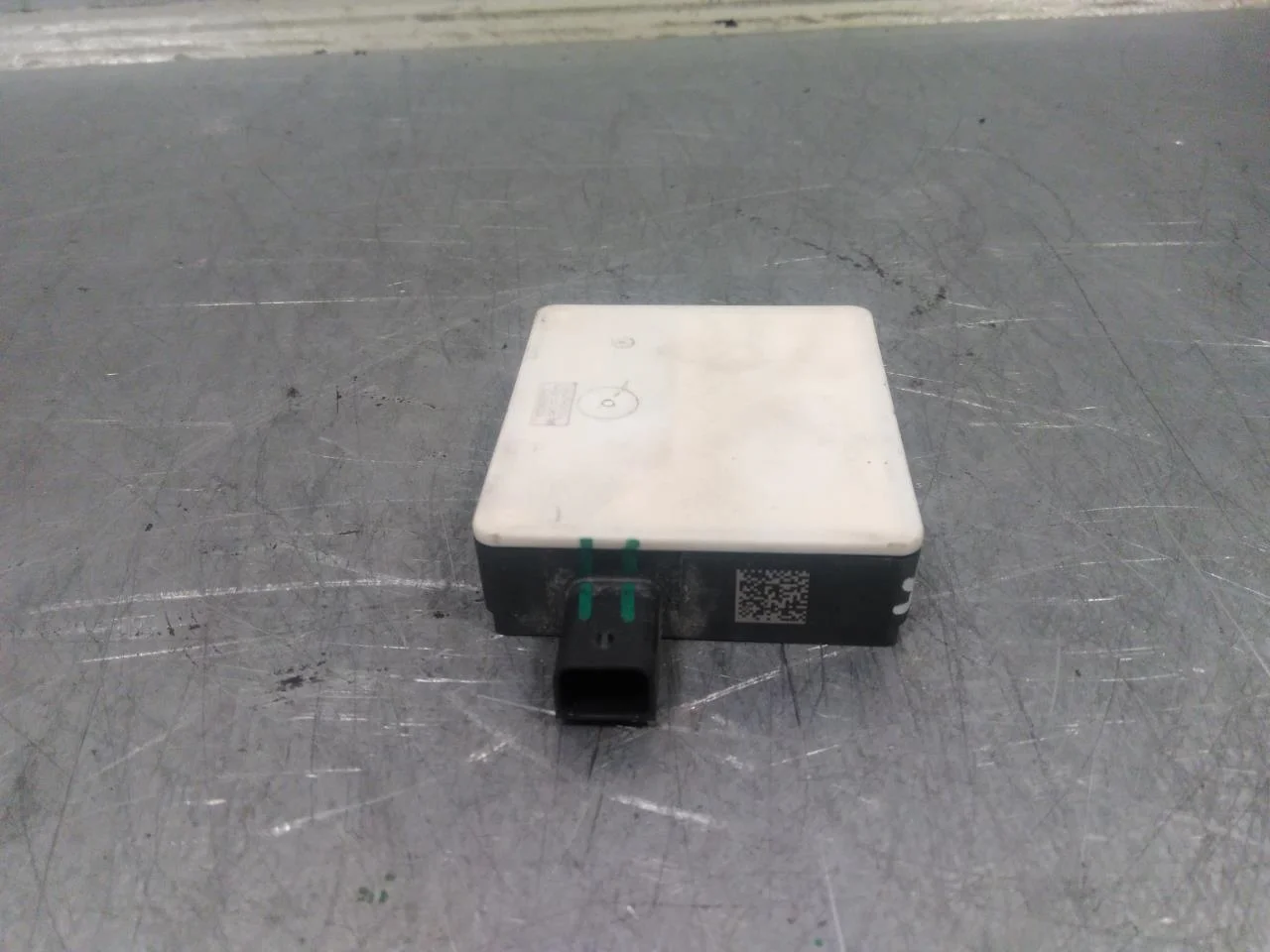 Mercedes EQS SUV X296 2022- Active collision protection sensor view 3