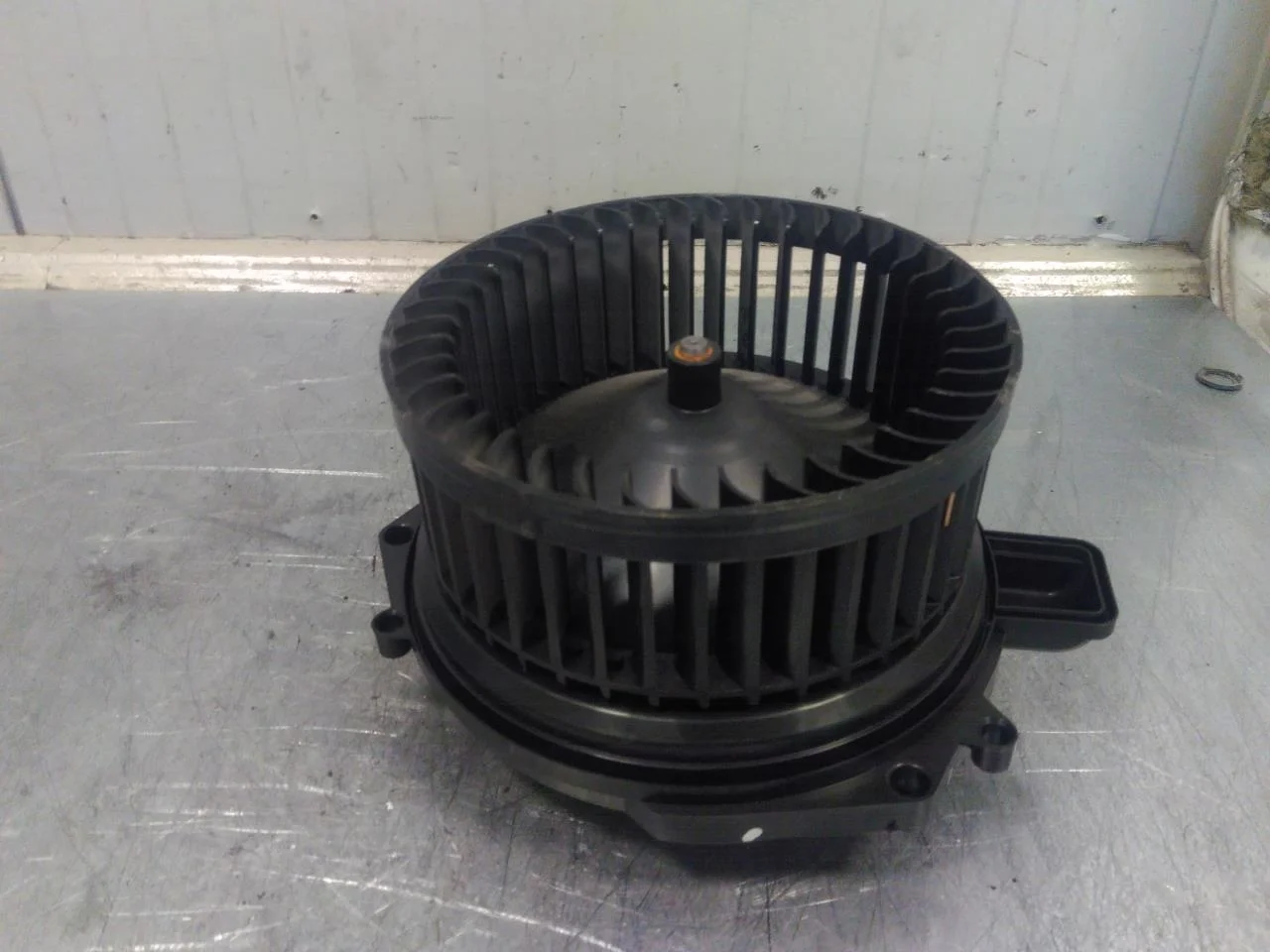 Mercedes EQS SUV X296 2022- Fűtésventilátor motor nézet 4
