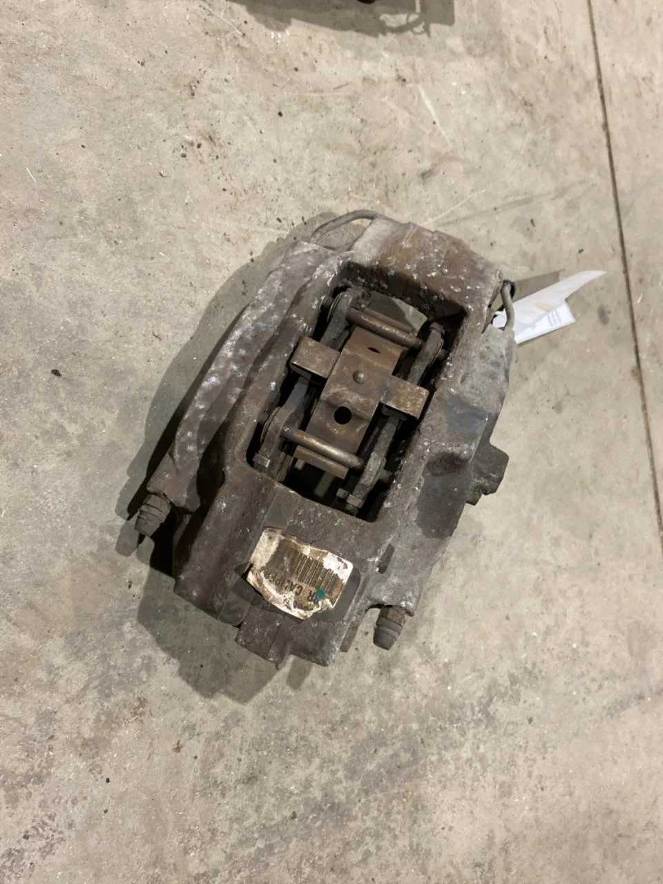 Tesla MODEL S 2013- Rear right brake caliper view 2