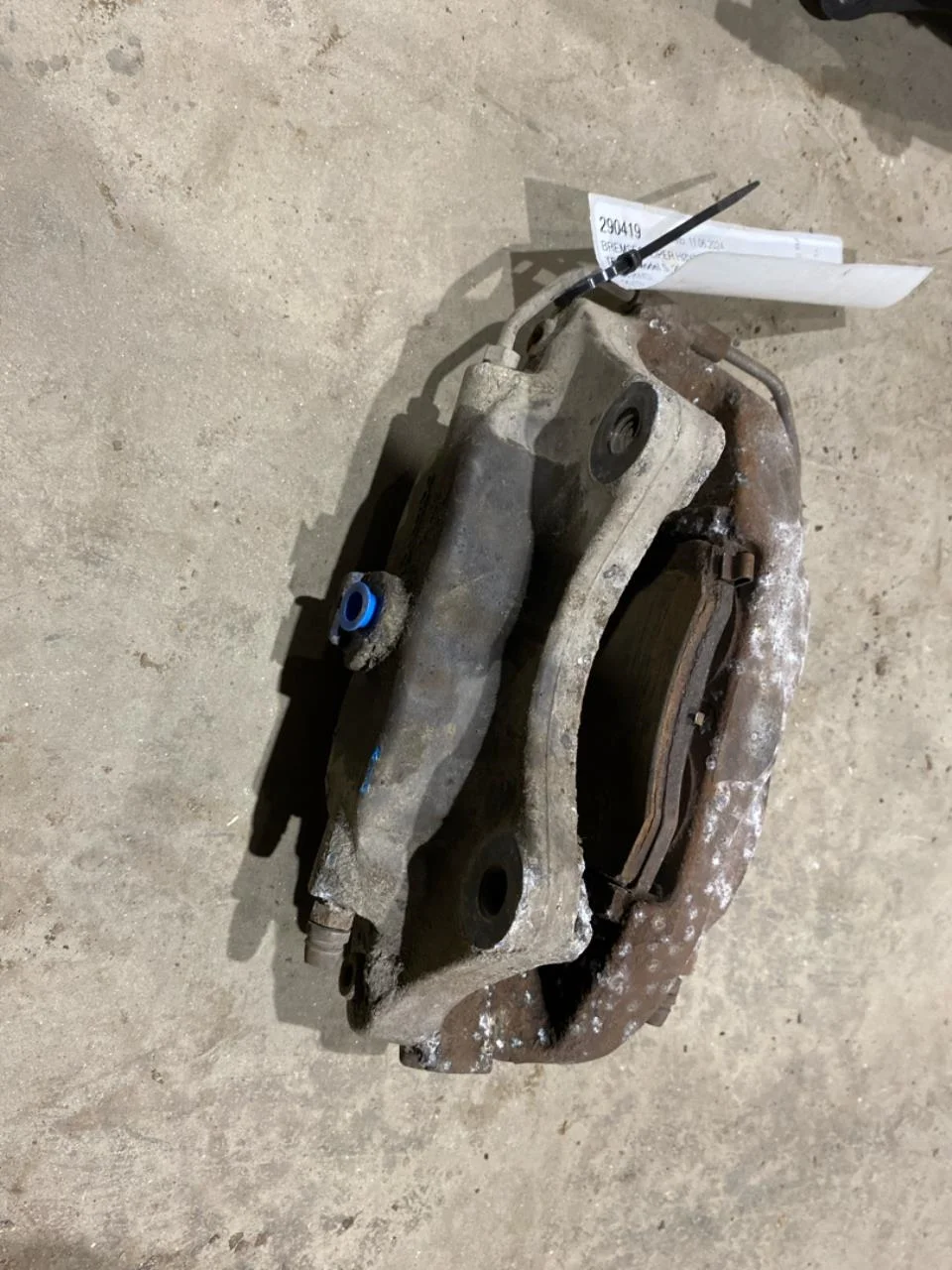 Tesla MODEL S 2013- Rear right brake caliper view 3