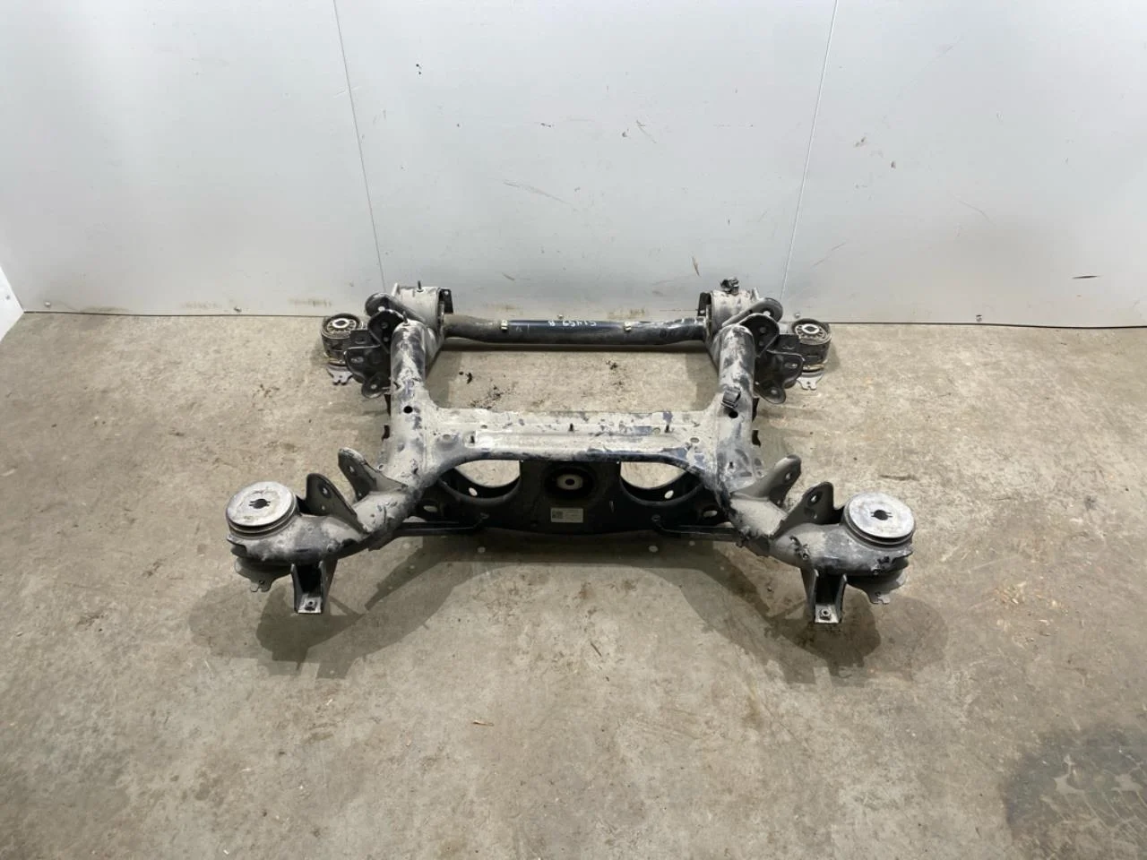 Volkswagen ID.3 2021- Traversă punte spate / cadru auxiliar