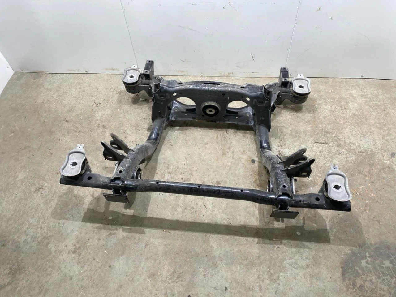 Volkswagen ID.3 2021- Rear axle crossmember / subframe view 4