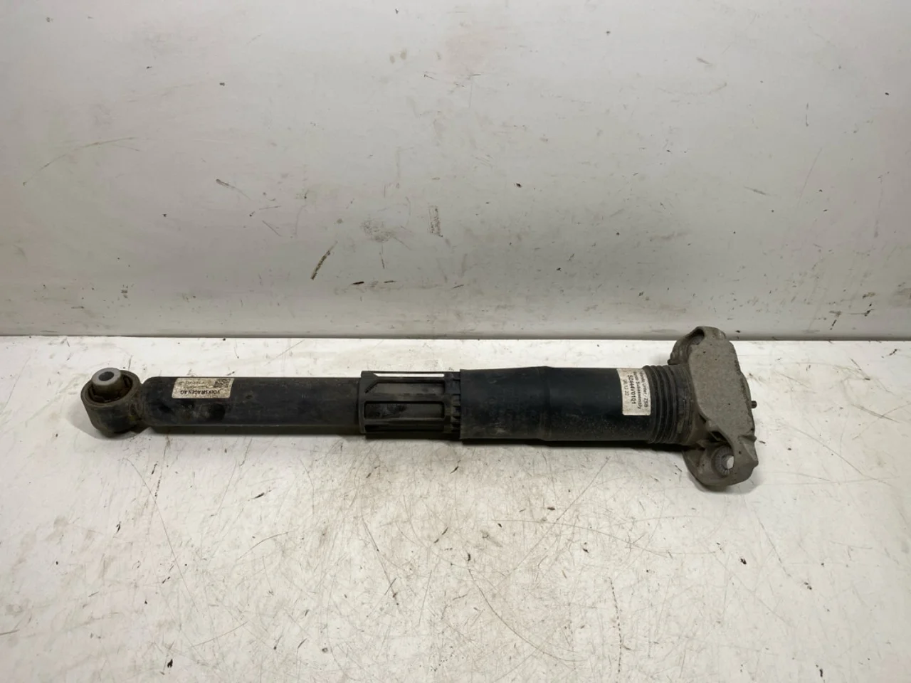 Volkswagen ID.3 2021- Shock absorber, rear