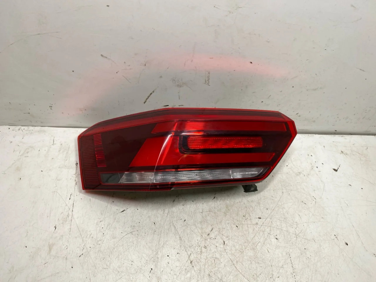 Volkswagen ID.3 2021- Hátsó lámpa, bal