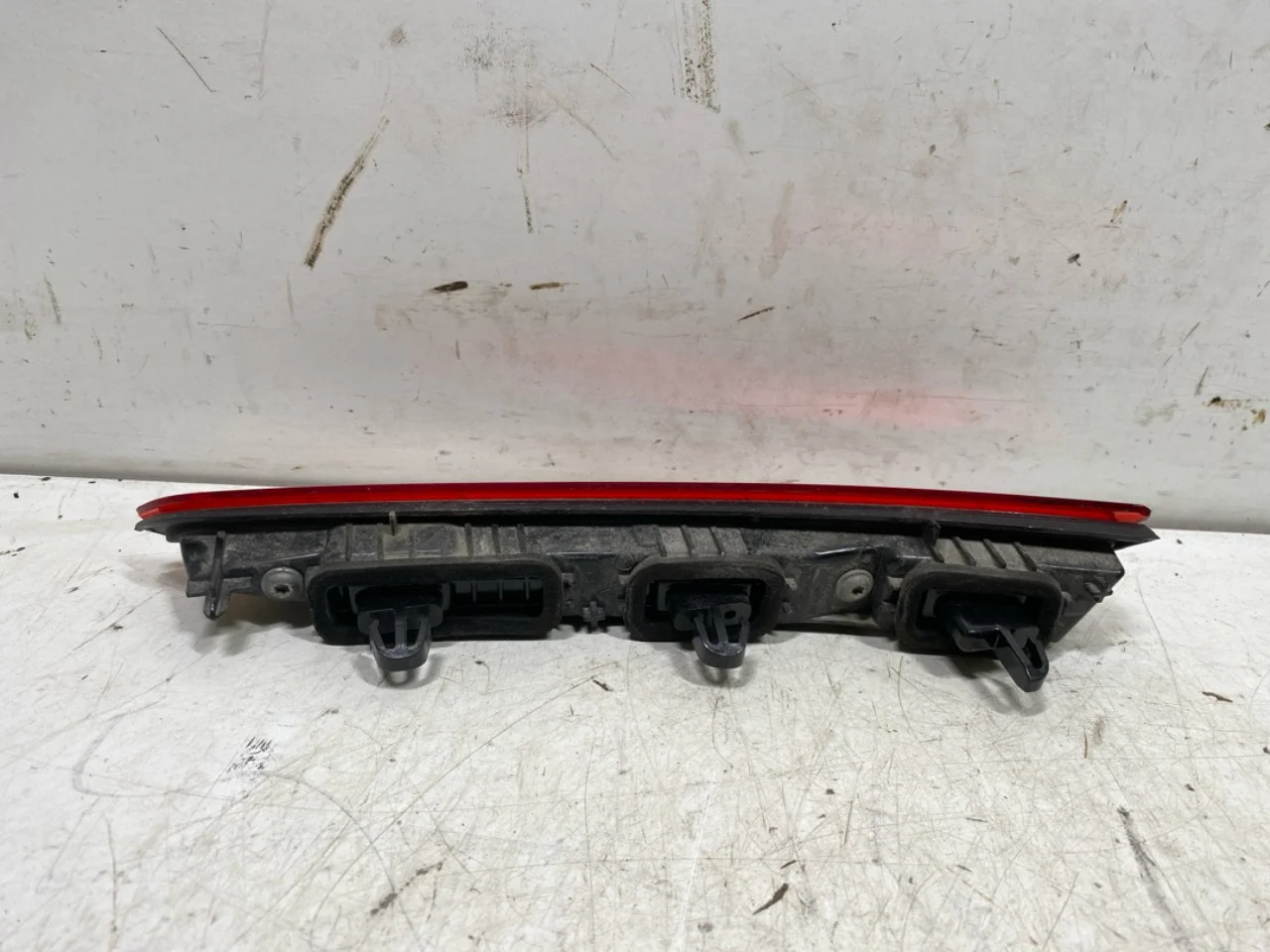 Volkswagen ID.3 2021- Lampă spate, stânga, pe hayon (interioară) vedere 4