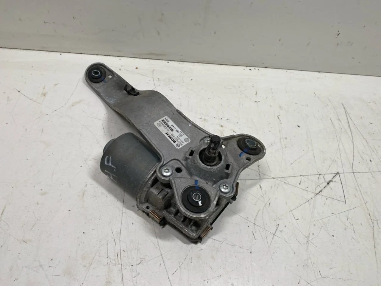 Volkswagen ID.3 2021- Windshield wiper motor view 3