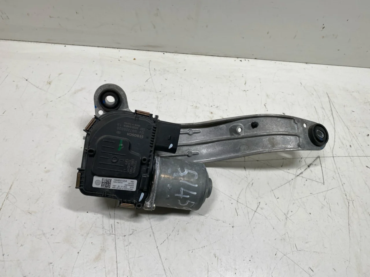 Volkswagen ID.3 2021- Windshield wiper motor view 4