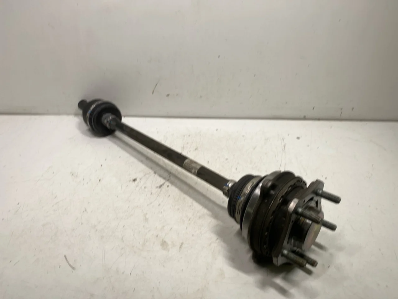 Kia EV6 2022- Rear right driveshaft view 2