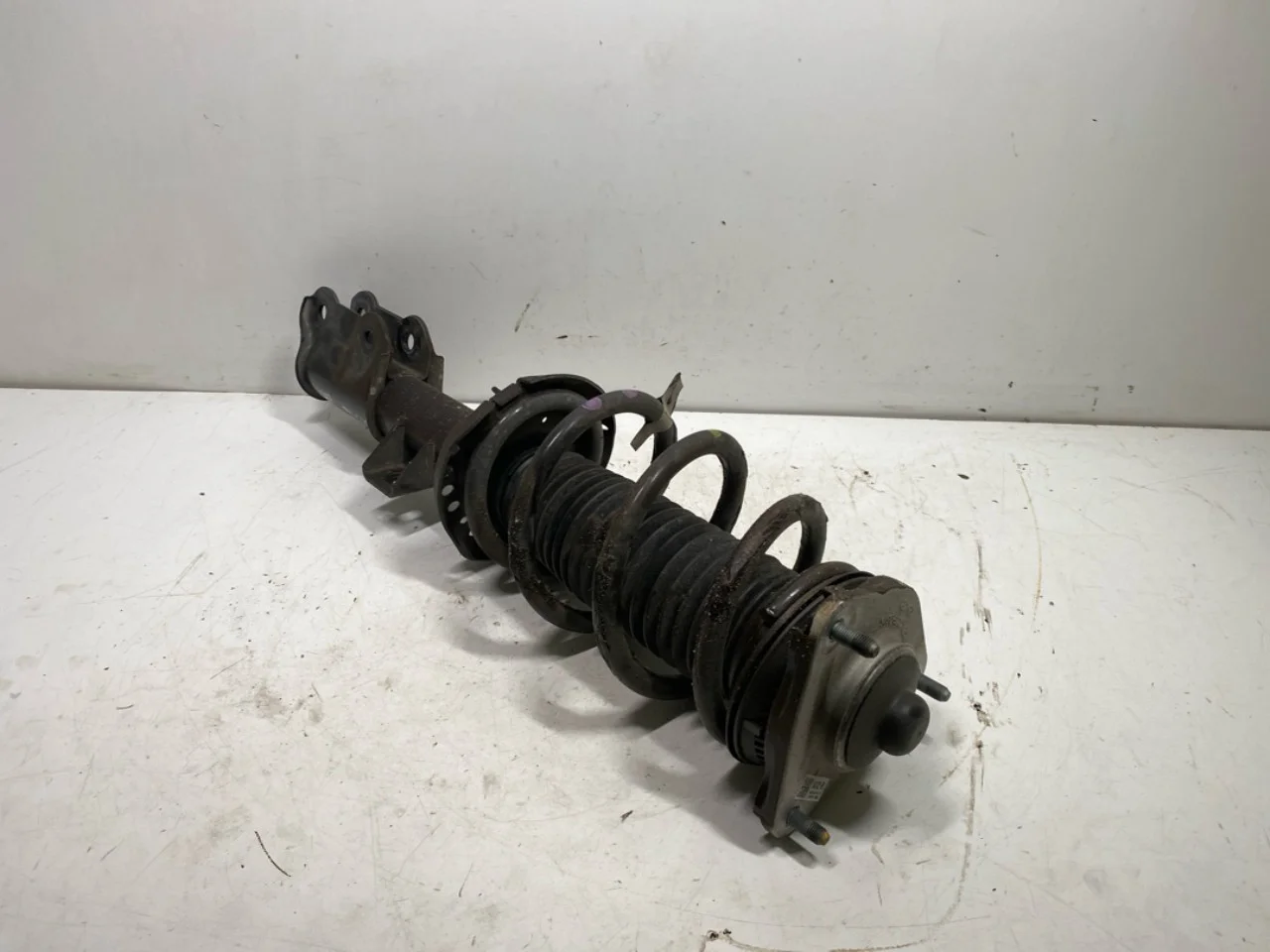 Kia EV6 2022- Strut assembly, front right view 2