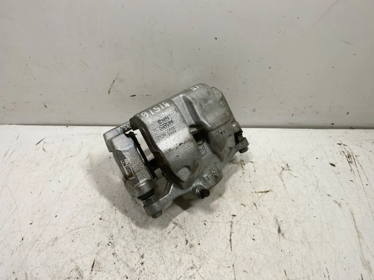 Kia EV6 2022- Féknyereg, első, bal nézet 2