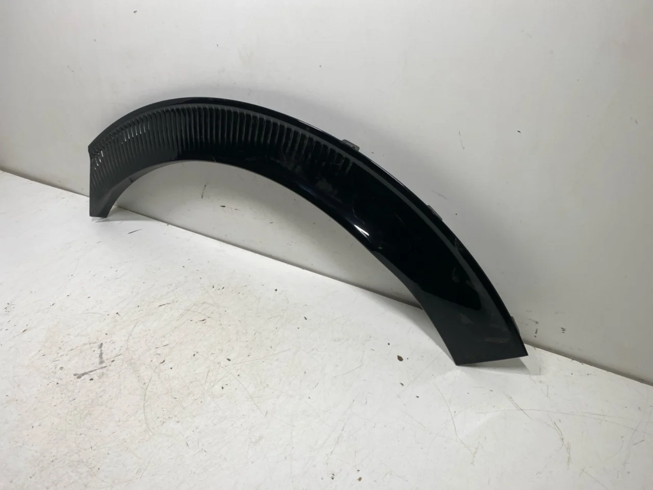 Kia EV6 2022- Wheel arch trim view 2