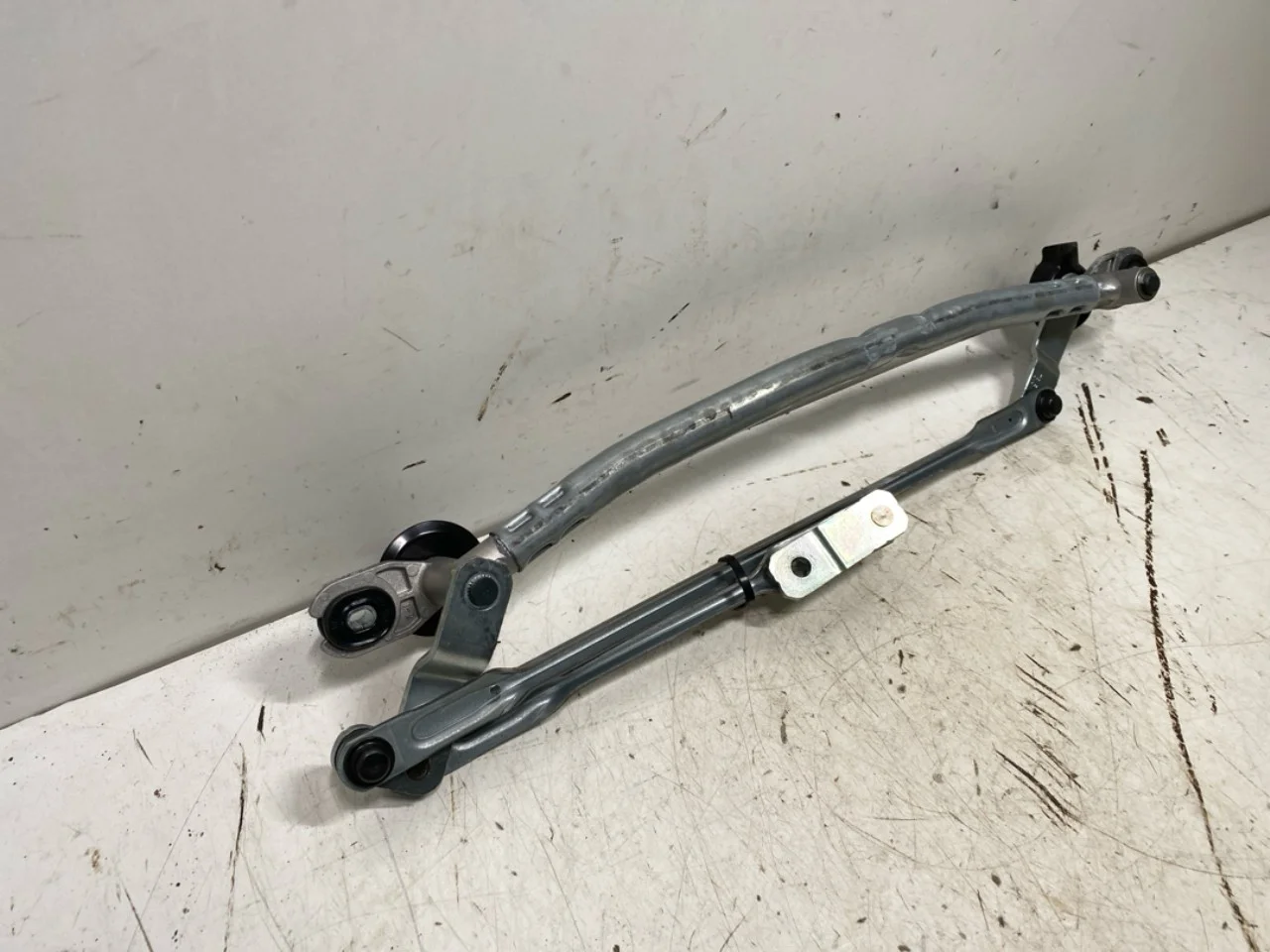 Kia EV6 2022- Windshield wiper linkage view 3