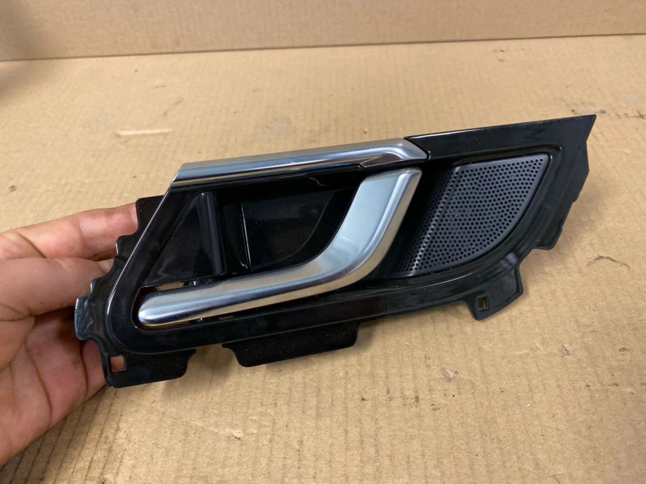 Hongqi E-HS9 2022- Interior door handle, left