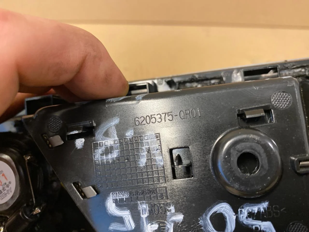 Hongqi E-HS9 2022- Interior door handle, left view 3