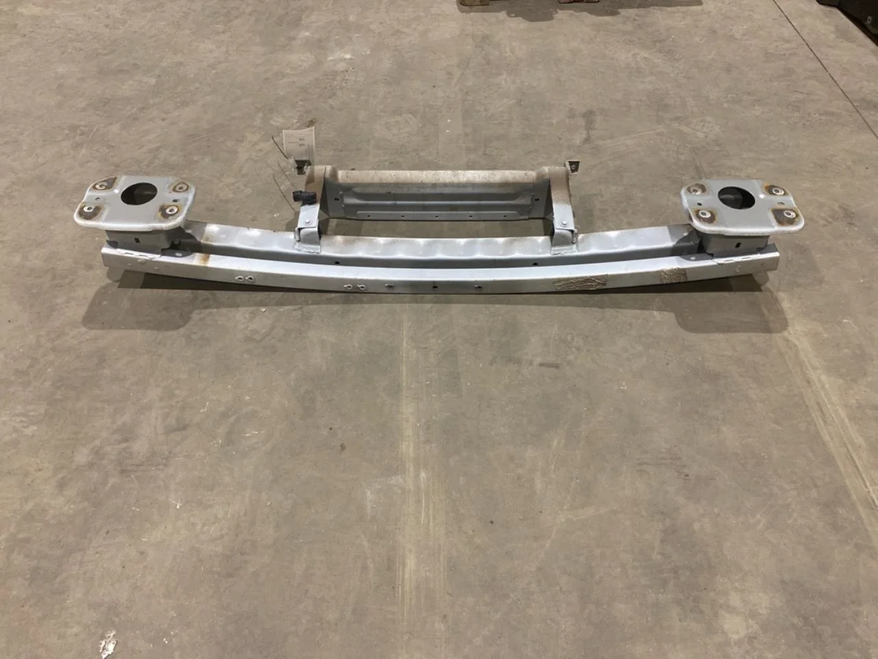 Maxus E-DELIVER9 2022- Bumper reinforcement beam, front view 3