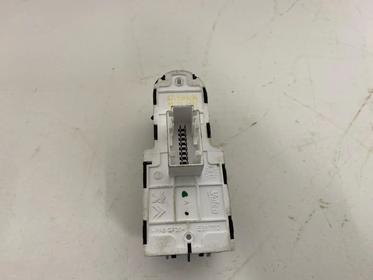 Opel / Vauxhall VIVARO 2020- Window regulator switch view 2