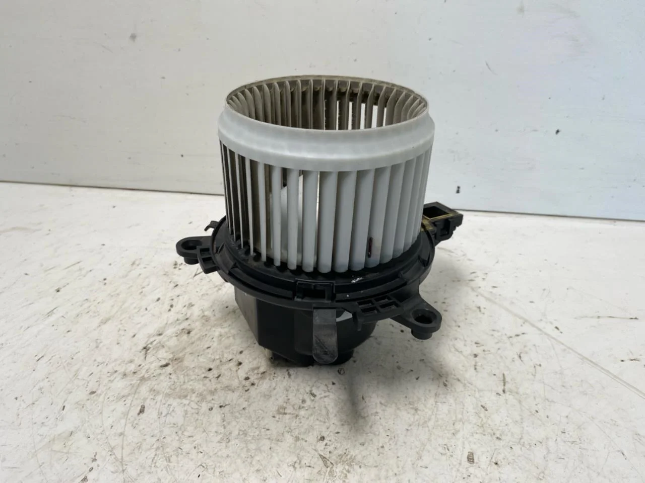 Opel / Vauxhall VIVARO 2020- Fűtésventilátor motor nézet 2
