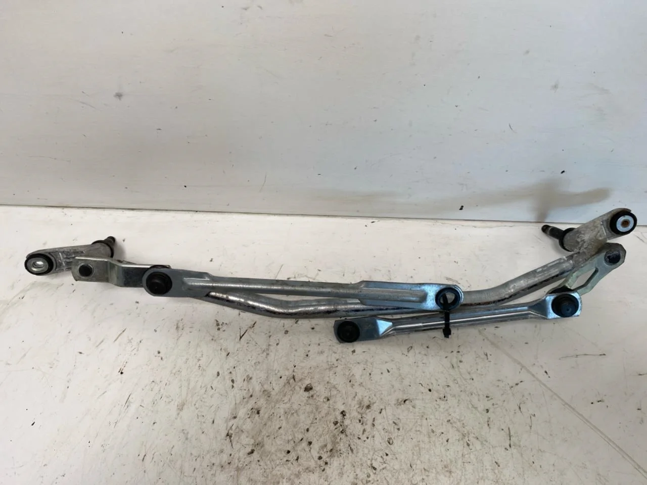 Opel / Vauxhall VIVARO 2020- Windshield wiper linkage view 2