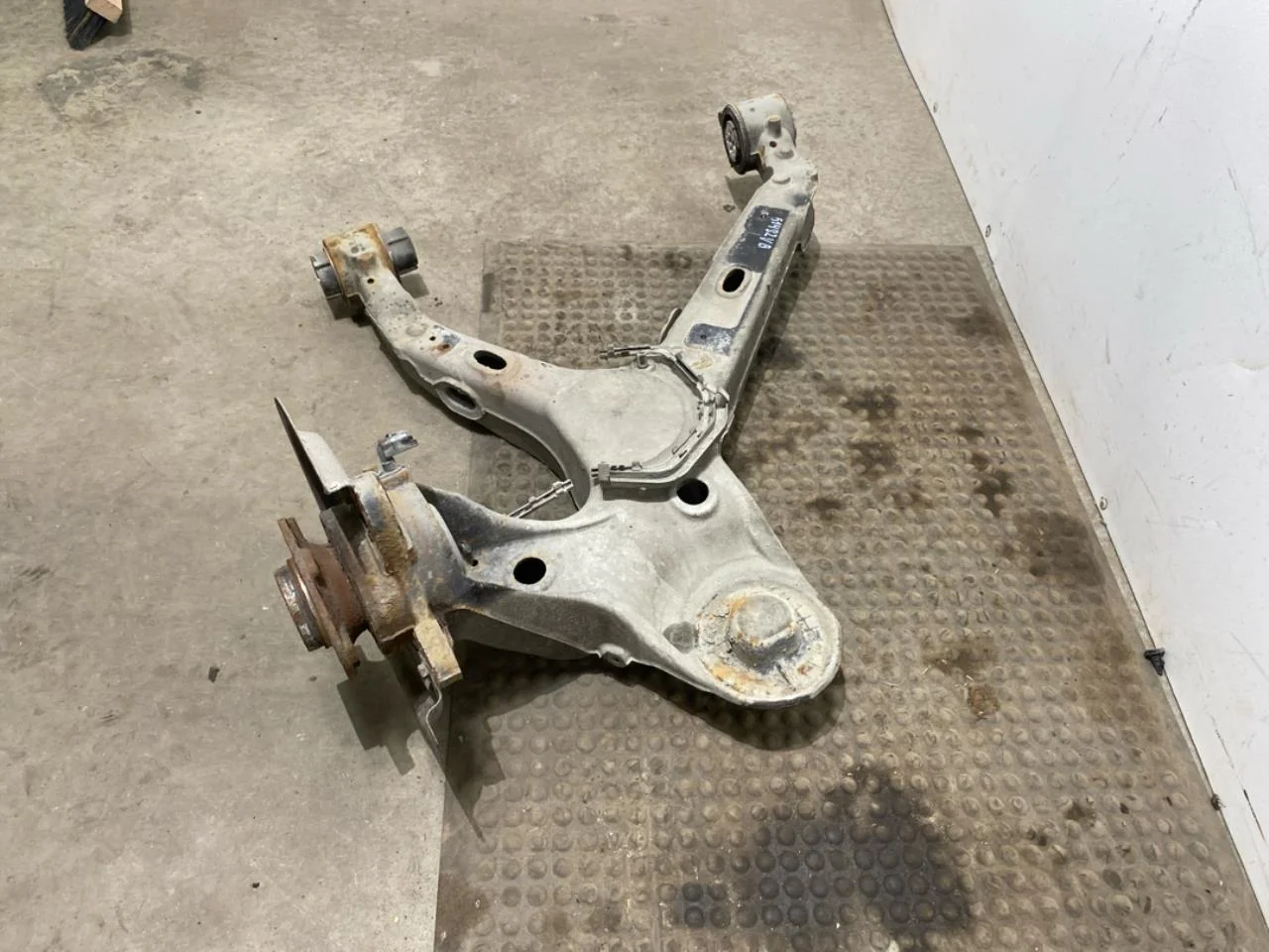 Opel / Vauxhall VIVARO 2020- Braț suspensie, stânga spate vedere 2