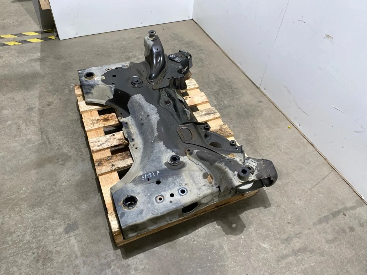 Opel / Vauxhall VIVARO 2020- Front subframe view 2