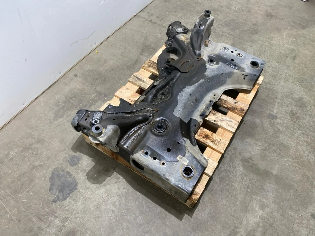 Opel / Vauxhall VIVARO 2020- Front subframe view 3