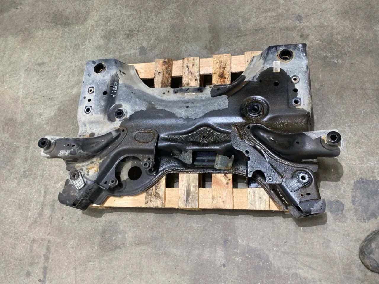 Opel / Vauxhall VIVARO 2020- Front subframe view 4