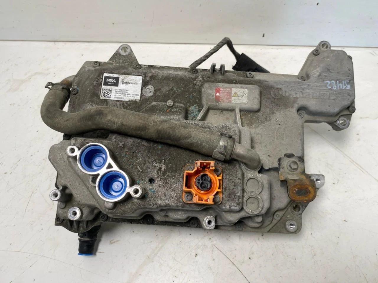 Opel / Vauxhall VIVARO 2020- Inverter, 12-220V