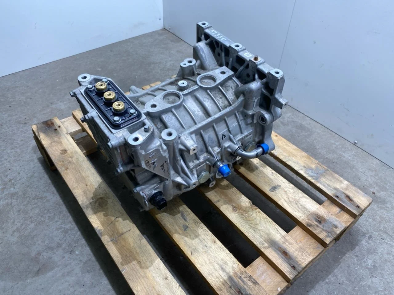 Hyundai KONA / ELECTRIC 2018-23 Front electric motor view 2